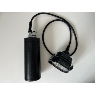 lampe de plongée GralMarine, idéale pour la plongée photos, vidéos, souterraine, épave, ...
pleinement fonctionnelle et entretenue après chaque plongée (rincé eau douce, nettoyant à contact). Toutes les leds fonctionnent correctement (photos sur demande) 

- canister /pack batterie (avec l’option delrin) puissance 13.6Ah, 2 sorties (pour connecter un chauffage, lampe supplémentaire,…)
- tête lampe LED DUO half VIDEO  
- chargeur

Ensemble complet : 900 euros
Possibilité de vente avec une tête de lampe supplémentaire 3XML-2 : +220 euros) 

remise en main propre possible Aquitaine, Lot ou Niort. 
---- envoi soigné, avec toutes les photos de la préparation du colis afin d'être conforme à la vente

Santi xdeep aqualung scubapro diverite ursuit apeks dtek dui sf tech mares tecline